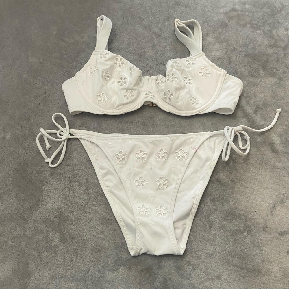 New! Victoria’s Secret wicked underwire eyelet string bikini white 4714